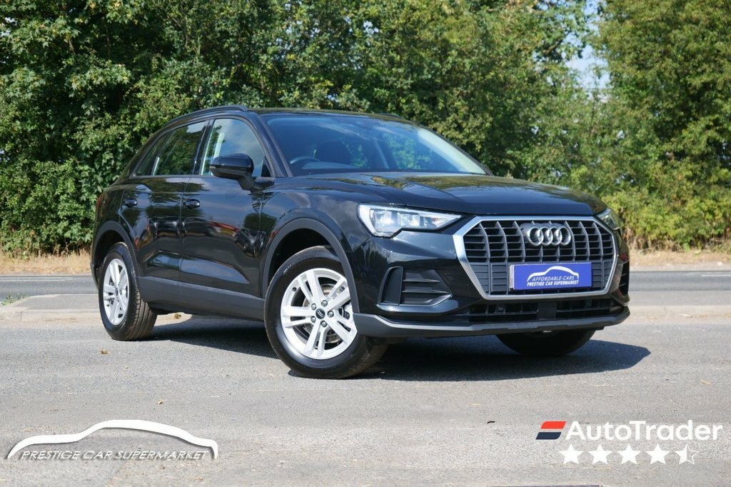 Audi Q3 1.5L Technik Black