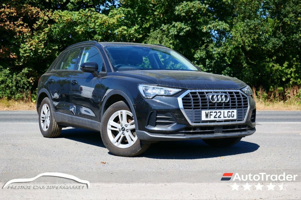 Audi Q3 1.5L Technik Black