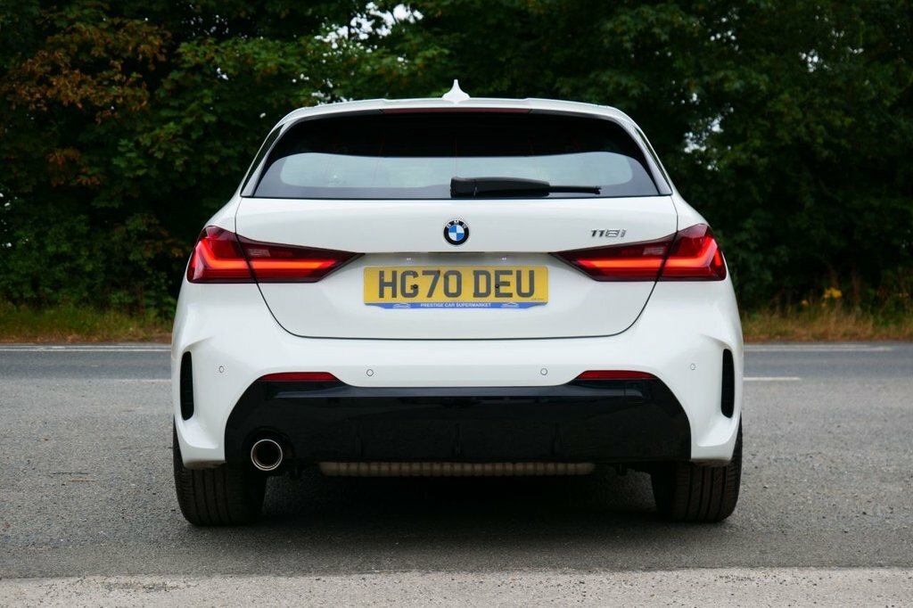 BMW 1 Series Hatchback HG70DEU White #5