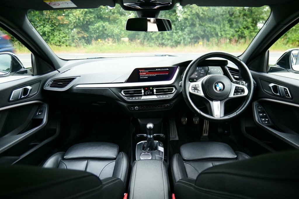 BMW 1 Series Hatchback HG70DEU White #3