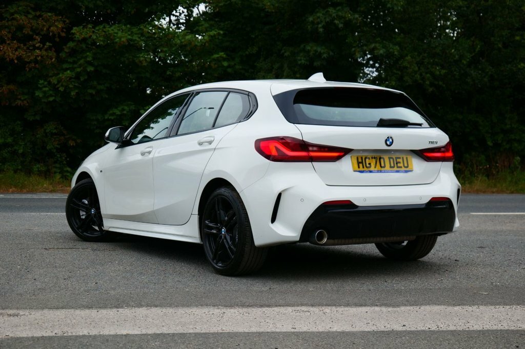 BMW 1 Series Hatchback HG70DEU White #2