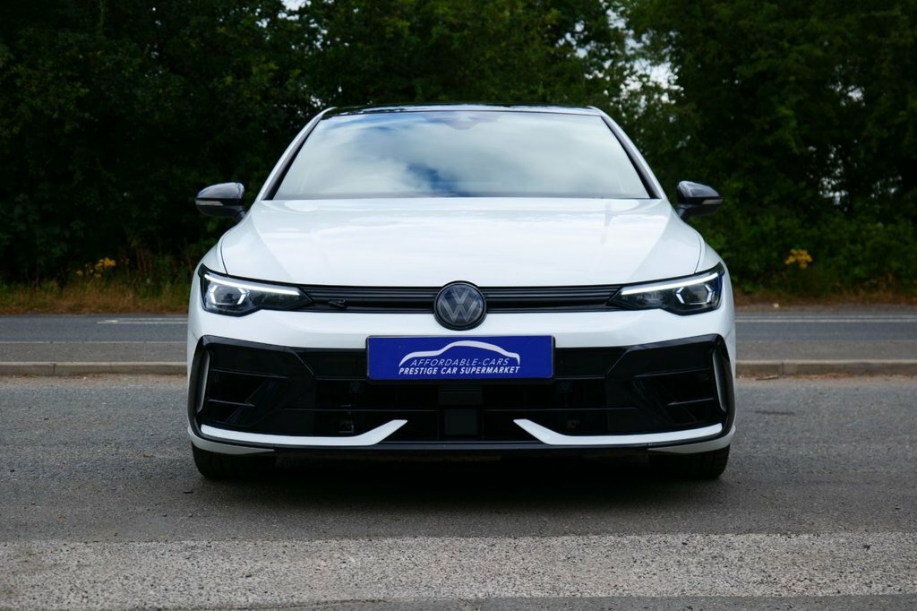 Volkswagen Golf 2L R Black Edition White #4