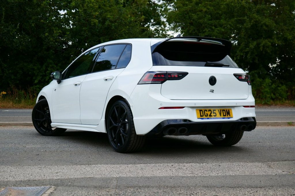 Volkswagen Golf 2L R Black Edition White #2