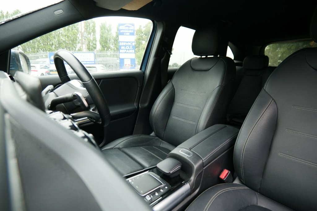 Mercedes-Benz GLA Class 1.3L Exclusive Edition Blue #2