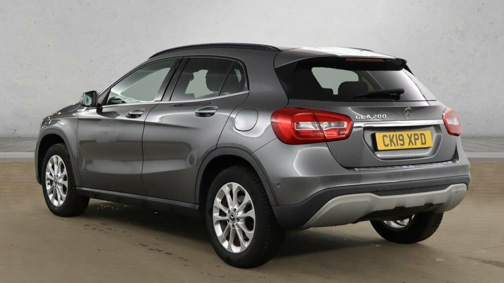 Mercedes-Benz GLA Class 1.6L Se Grey #3