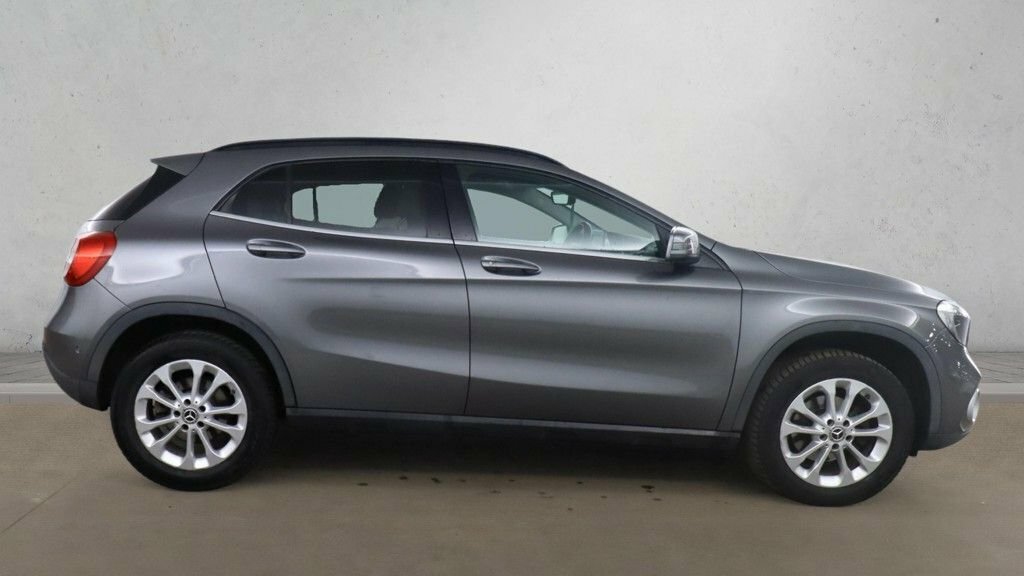 Mercedes-Benz GLA Class 1.6L Se Grey #5