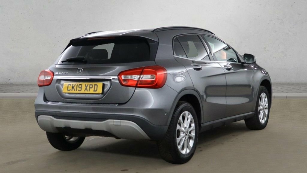 Mercedes-Benz GLA Class 1.6L Se Grey #2