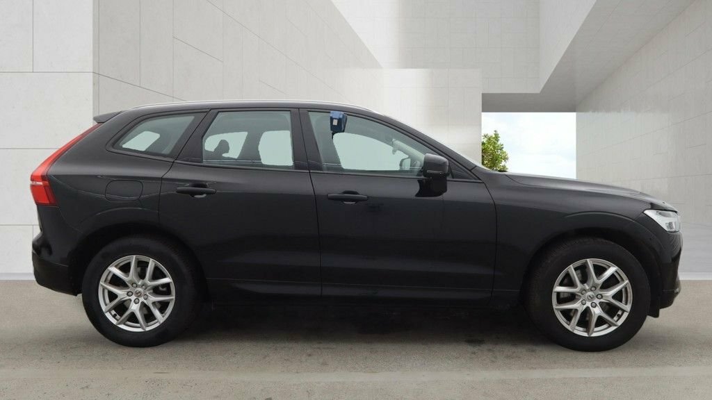 Volvo XC60 2L Momentum Black #5