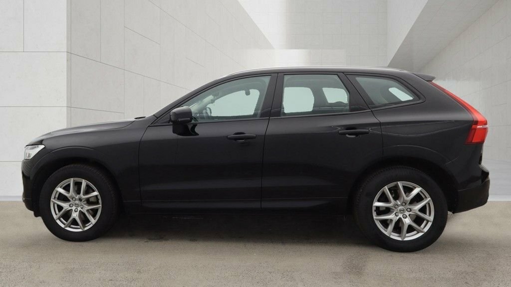 Volvo XC60 2L Momentum Black #6