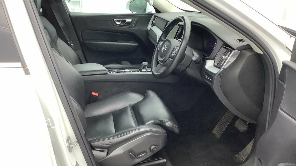 Volvo XC60 2.0 B4 Mhev Black #7