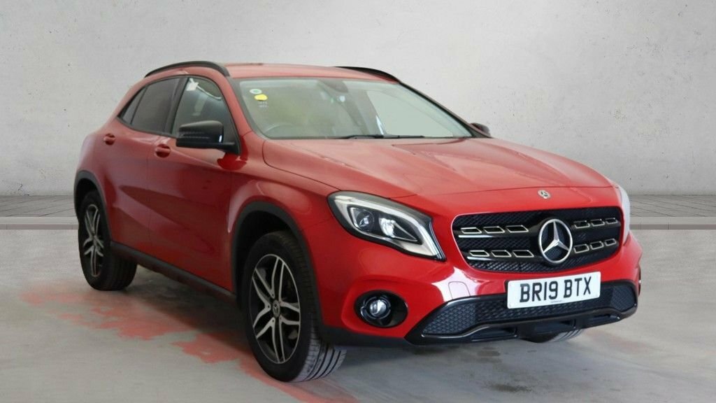Mercedes-Benz GLA Class 1.6L Urban Edition Red