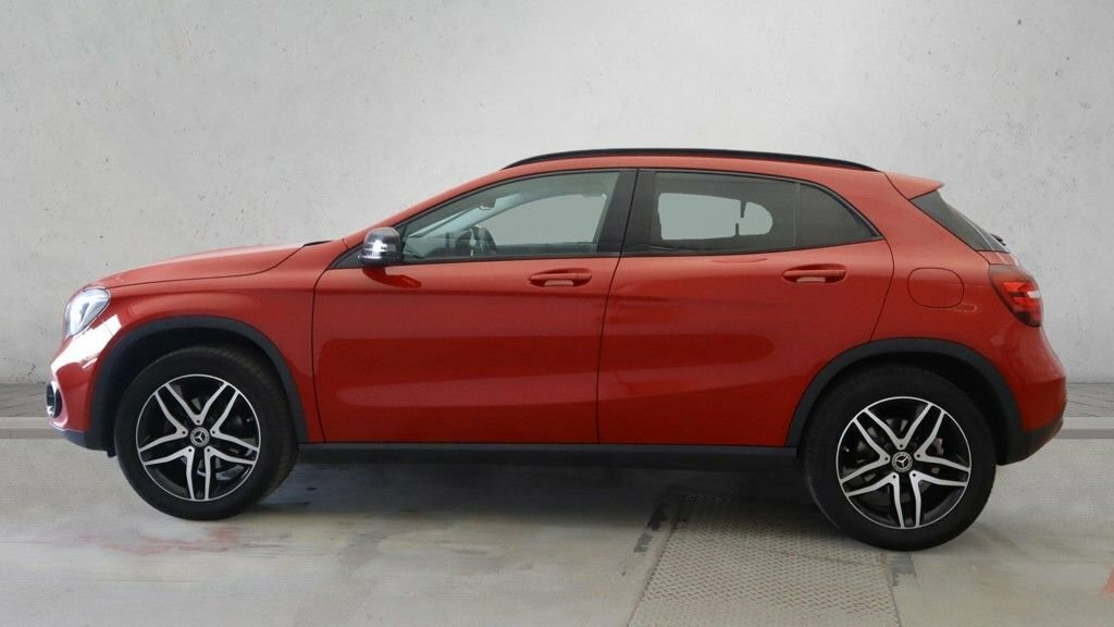 Mercedes-Benz GLA Class 1.6L Urban Edition Red #6