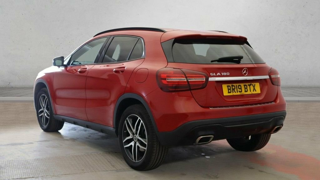 Mercedes-Benz GLA Class 1.6L Urban Edition Red #3
