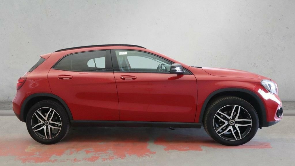 Mercedes-Benz GLA Class 1.6L Urban Edition Red #5