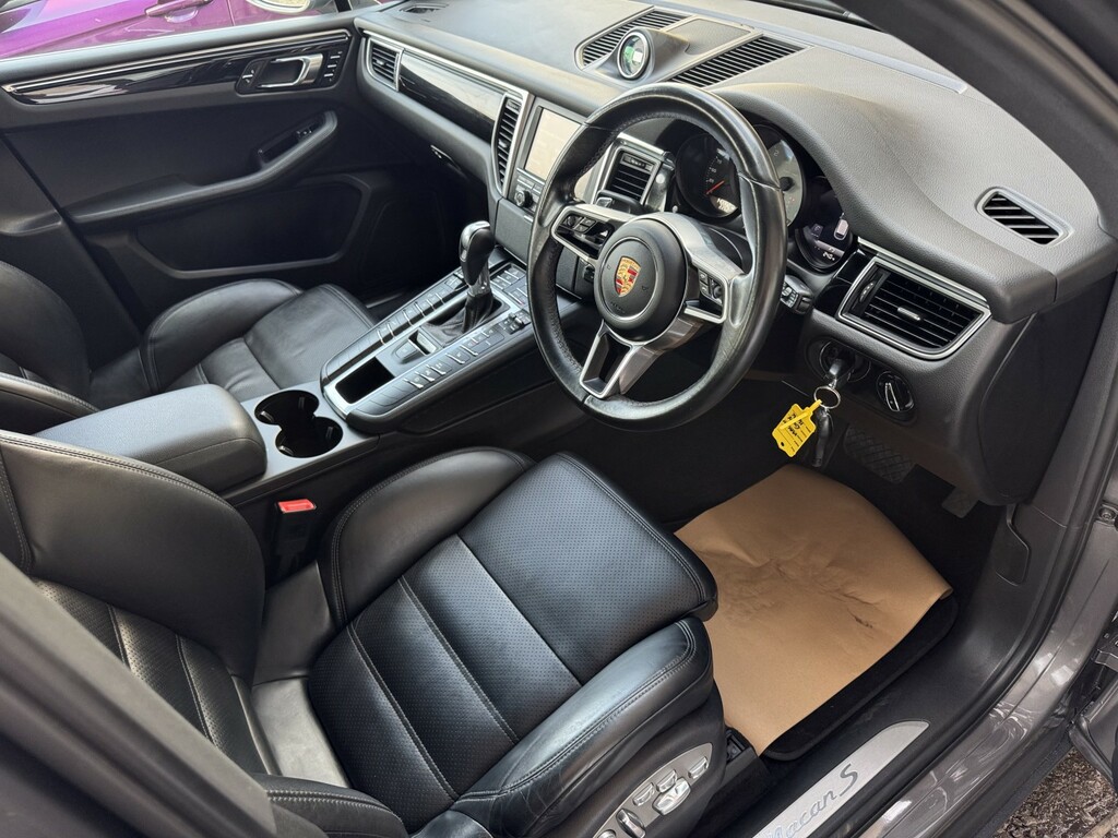 Porsche Macan Black #9
