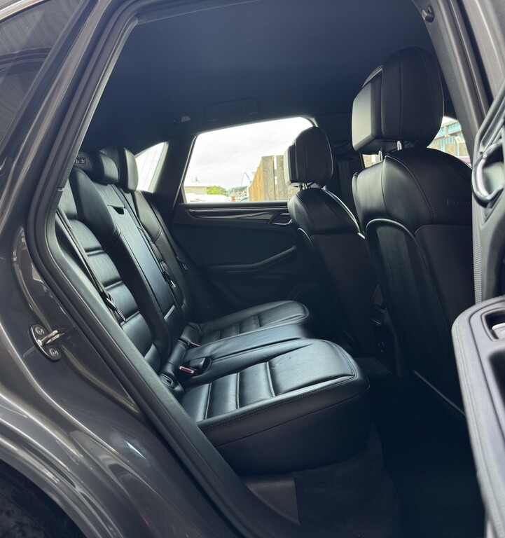 Porsche Macan Black #12