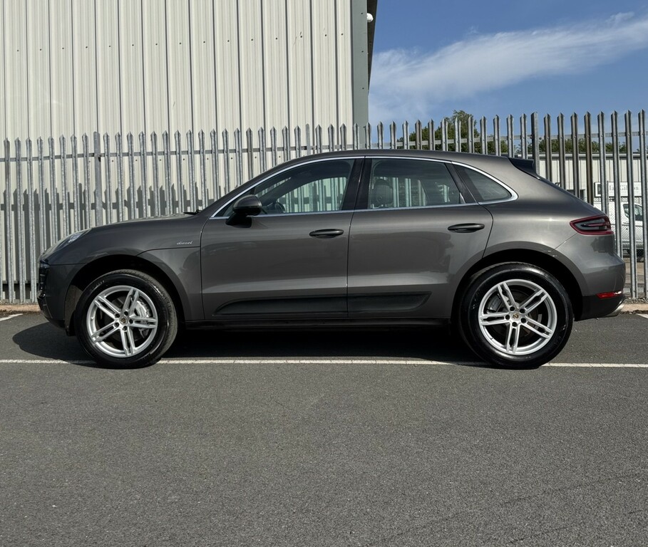 Porsche Macan Black #8