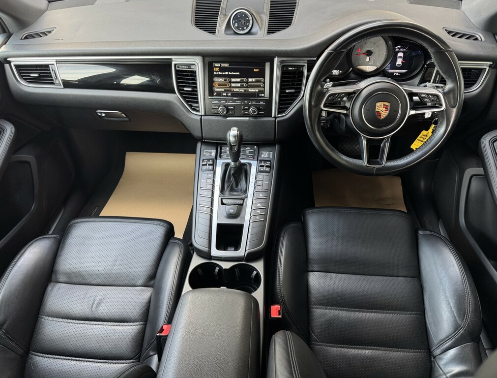 Porsche Macan Black #13