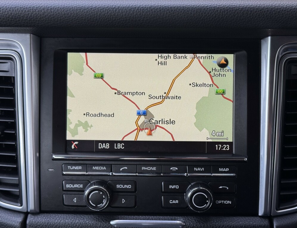 Porsche Macan Black #18