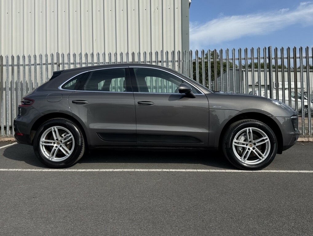 Porsche Macan Black #7
