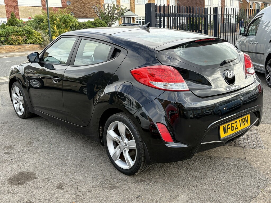 Hyundai Veloster Hatchback 1.6 Gdi 2012 Black #4