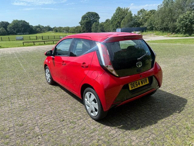 Toyota Aygo 1.0 Vvt-i X-play Hatchback Euro DE64WVR Red #4