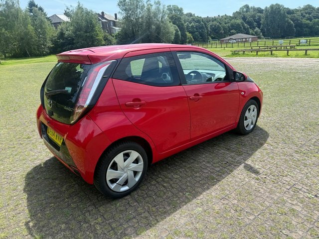 Toyota Aygo 1.0 Vvt-i X-play Hatchback Euro DE64WVR Red #6