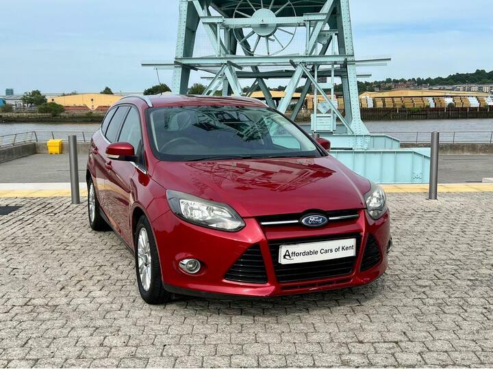 Ford Focus 1.6 Titanium Powershift Euro 5 Red