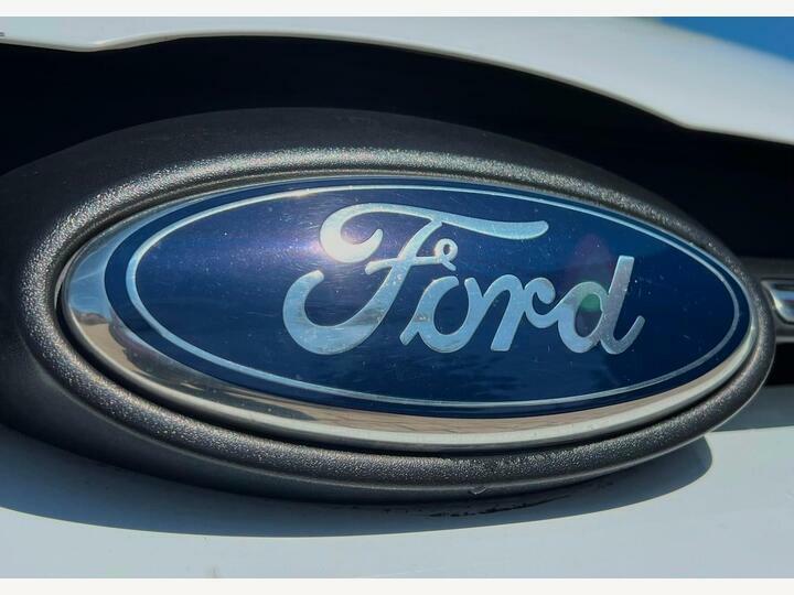 Ford Focus Hatchback White #4