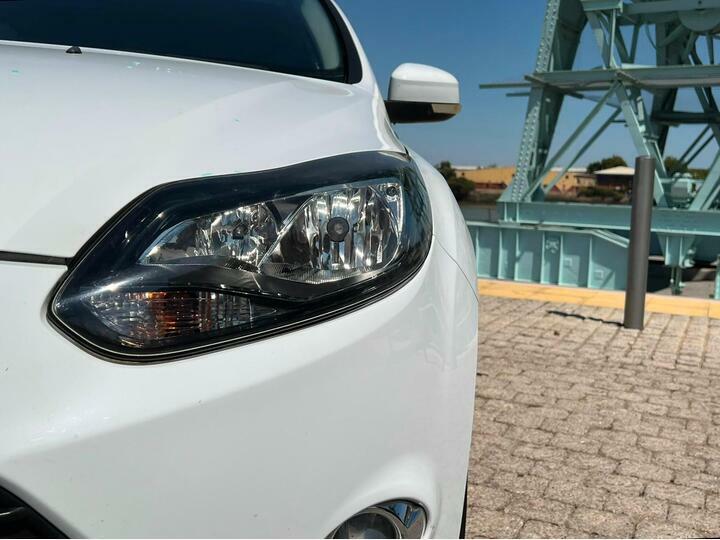 Ford Focus Hatchback White #5