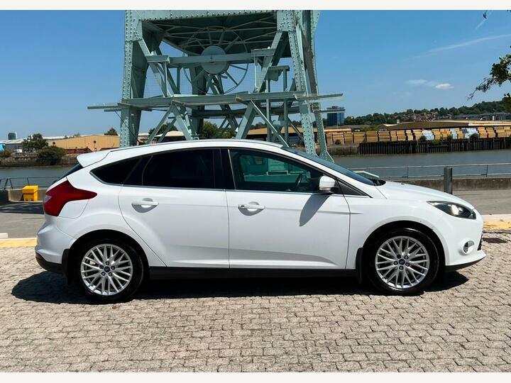 Ford Focus Hatchback White #3