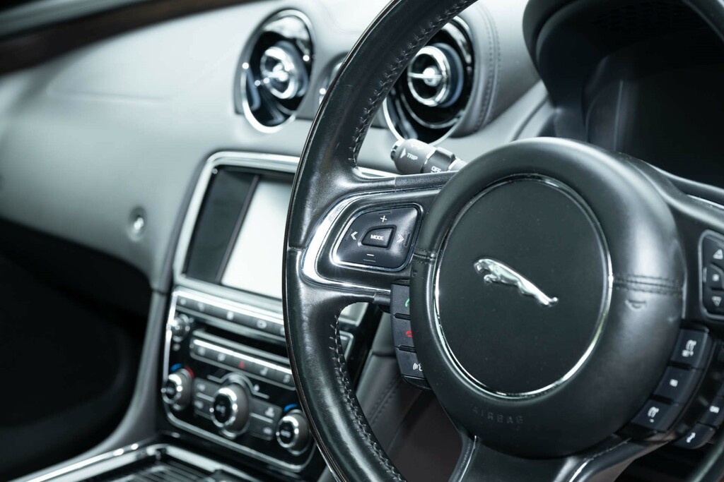 Jaguar XJ Saloon 3.0D V6 Portfolio Euro 5 Ss 20 Grey #27