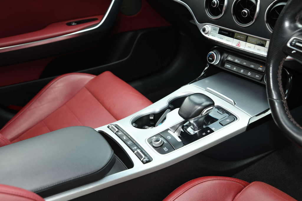 Kia Stinger 3.3 T Gdi V6 Gt S Gran Turismo S Black #28
