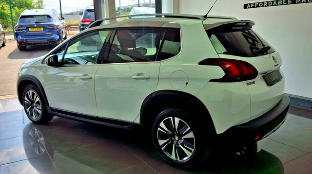Peugeot 2008 2018 1.2 Puretech Allure Premium Suv Ma White #3