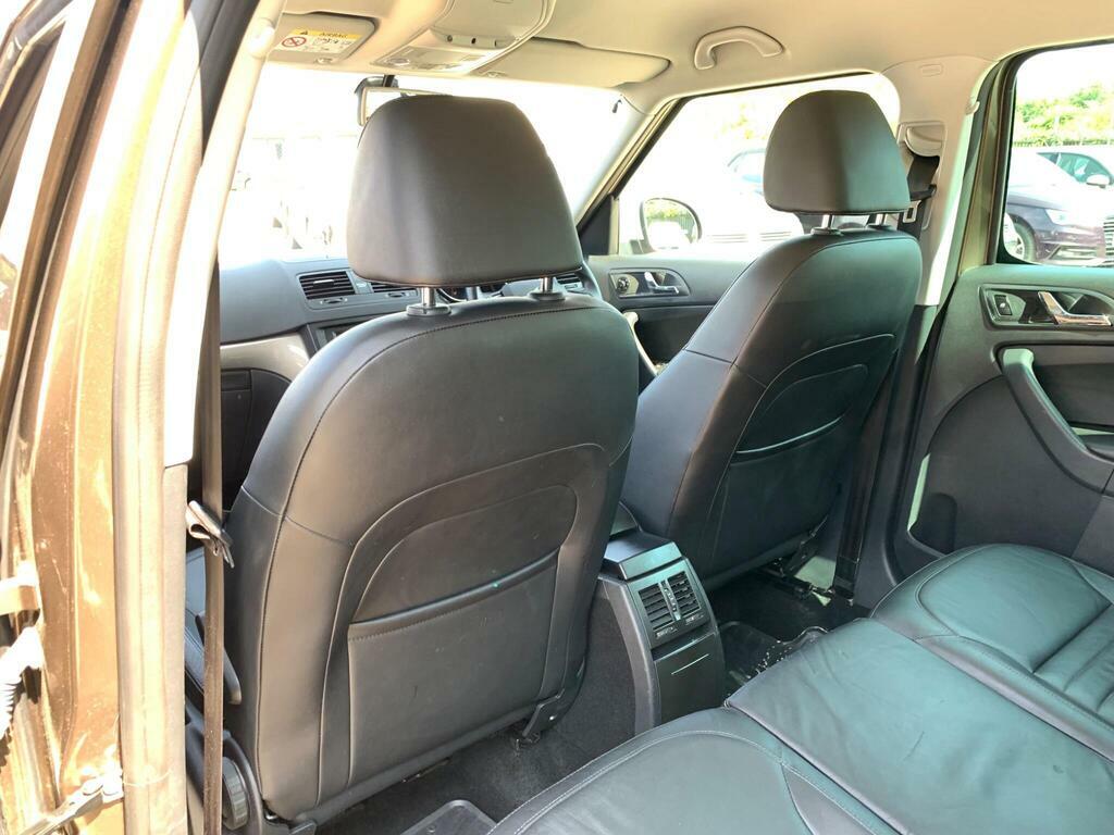 Skoda Yeti Hatchback White #38