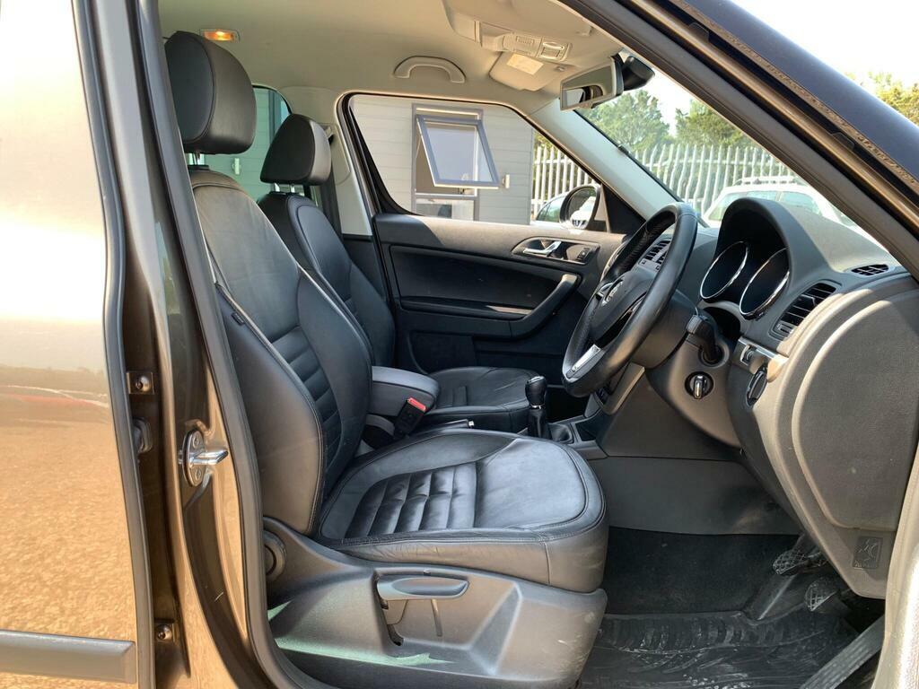 Skoda Yeti Hatchback White #19