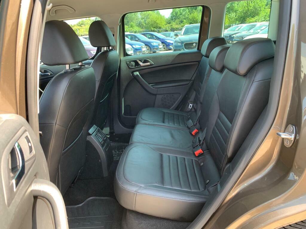 Skoda Yeti Hatchback White #36