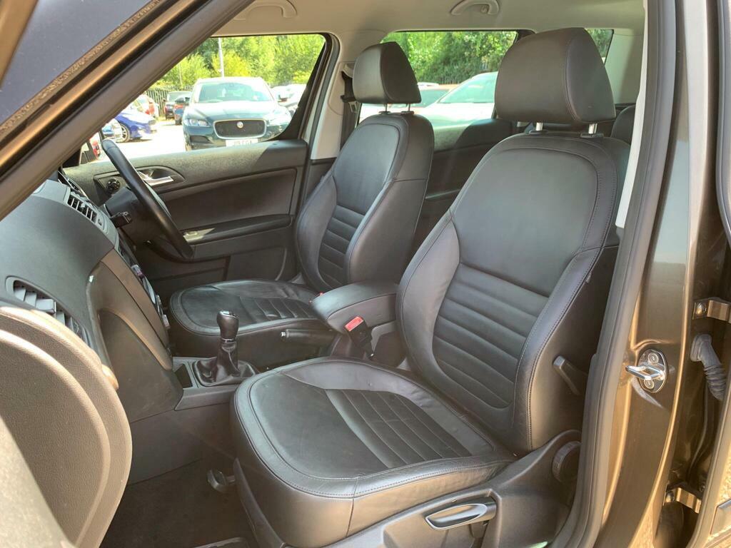 Skoda Yeti Hatchback White #32
