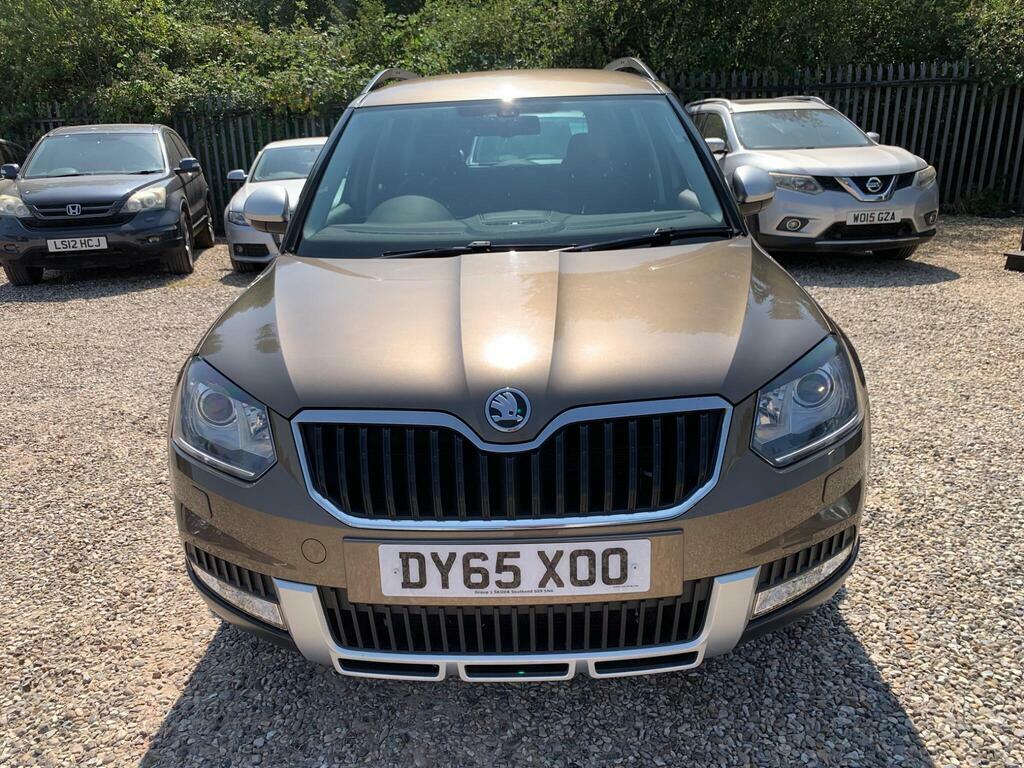Skoda Yeti Hatchback White #14