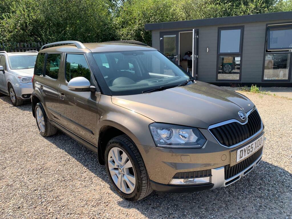 Skoda Yeti Hatchback White #13