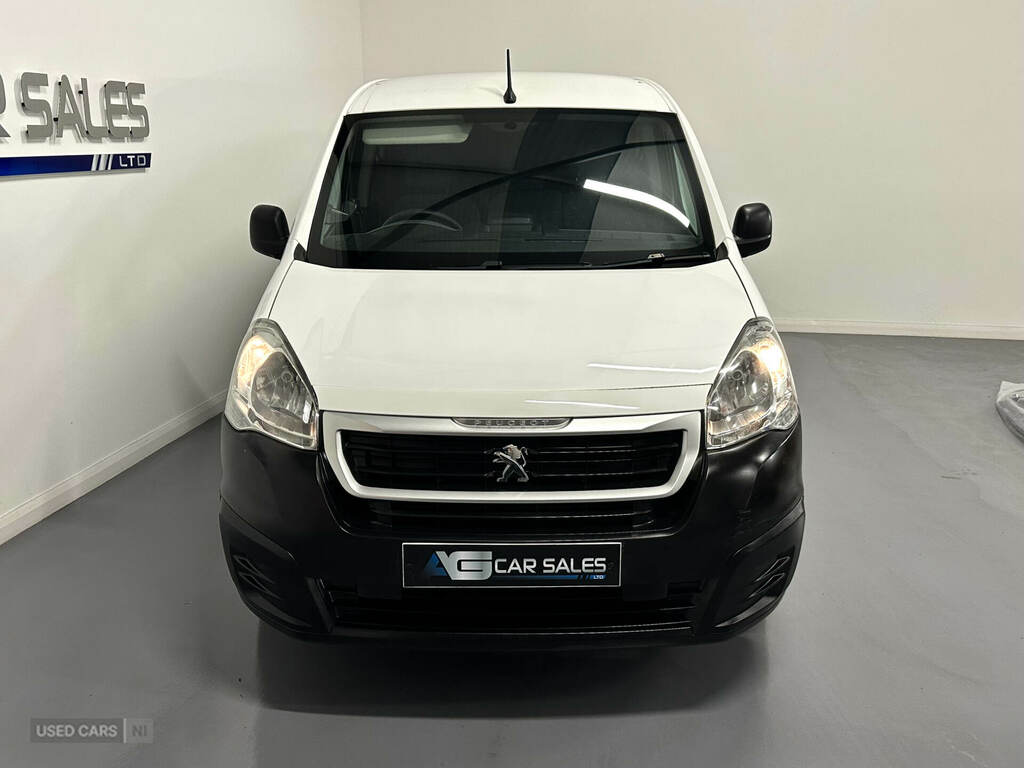 Peugeot Partner 850 1.6 Bluehdi 100 Professional Van Non Ss White #2