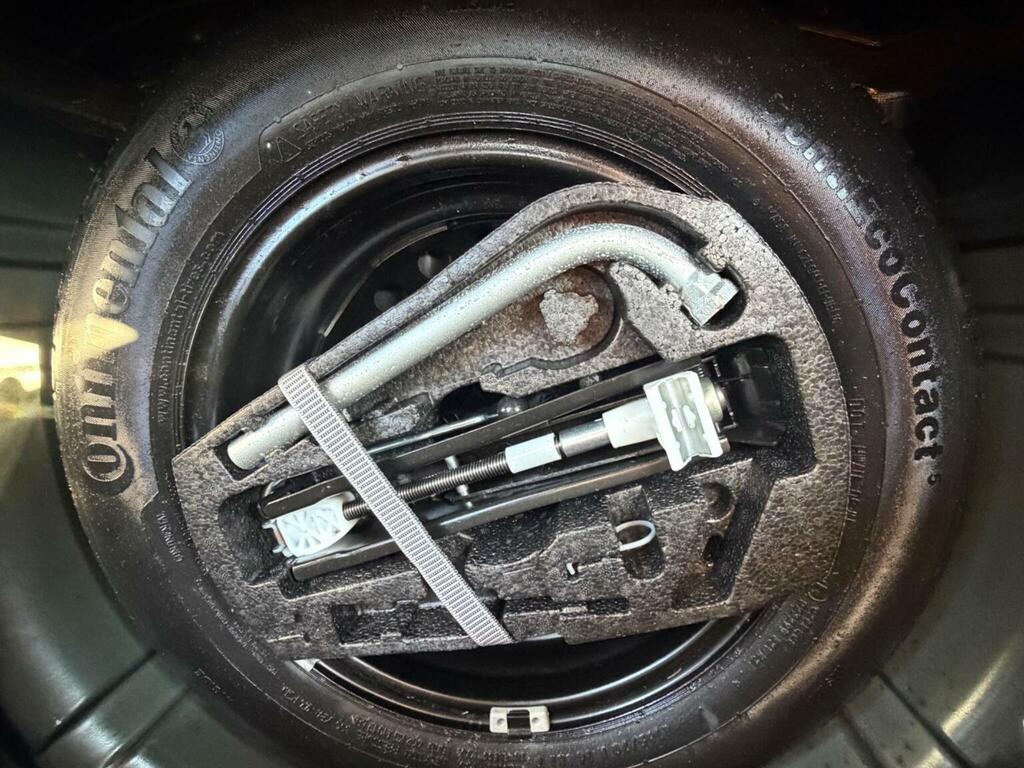 Volkswagen Up 1.0 Street Hatchback Euro 5 75 Silver #51