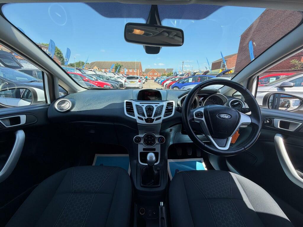 Ford Fiesta Hatchback 1.4 Zetec 201262 White #2