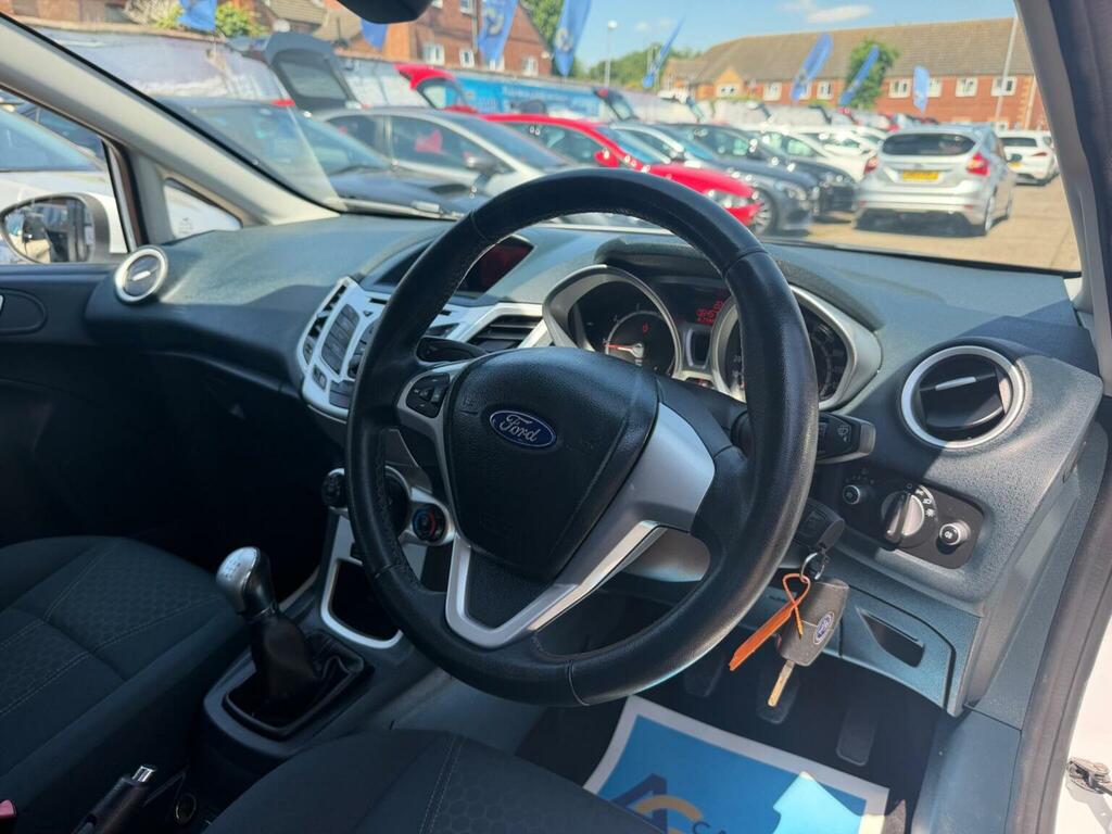 Ford Fiesta Hatchback 1.4 Zetec 201262 White #3