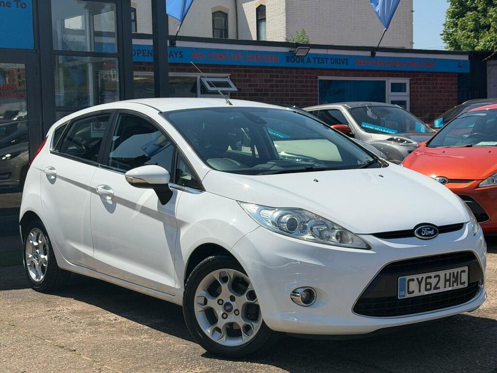 Ford Fiesta Hatchback 1.4 Zetec 201262 White