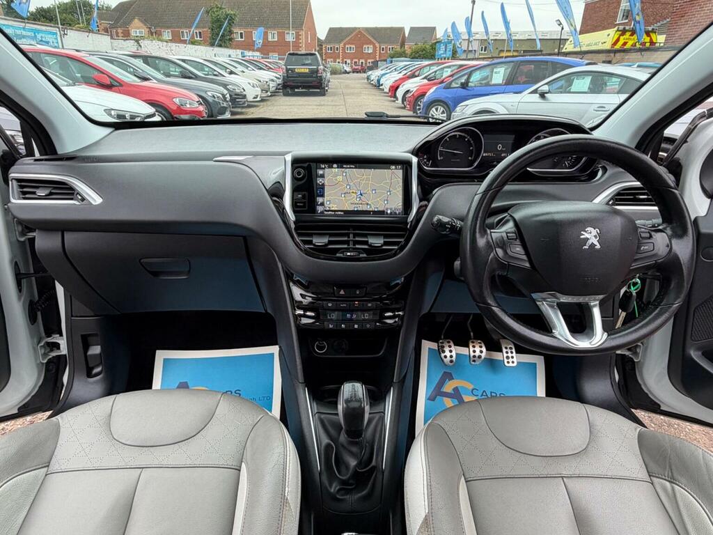 Peugeot 208 1.6 E-hdi Roland Garros Euro 5 Ss White #2