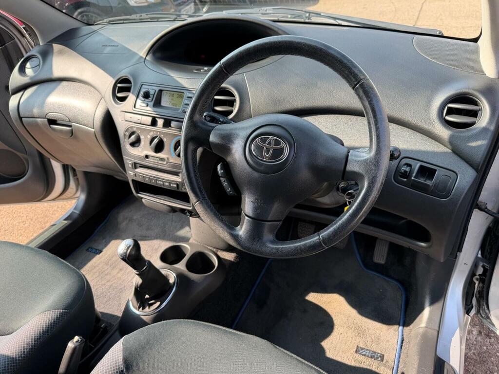 Toyota Yaris Hatchback 1.3 Vvt-i Colour Collection 200505 Silver #3