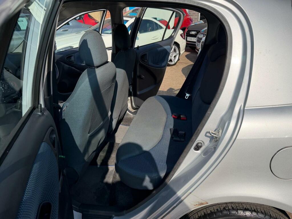 Toyota Yaris Hatchback 1.3 Vvt-i Colour Collection 200505 Silver #5