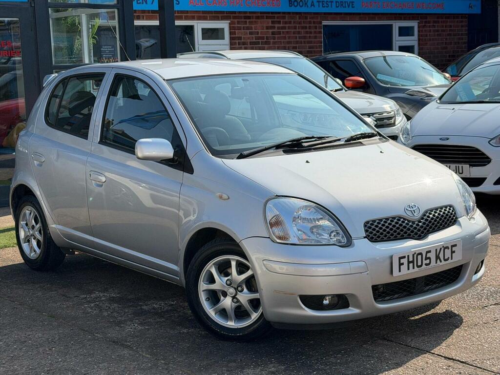 Toyota Yaris Hatchback 1.3 Vvt-i Colour Collection 200505 Silver