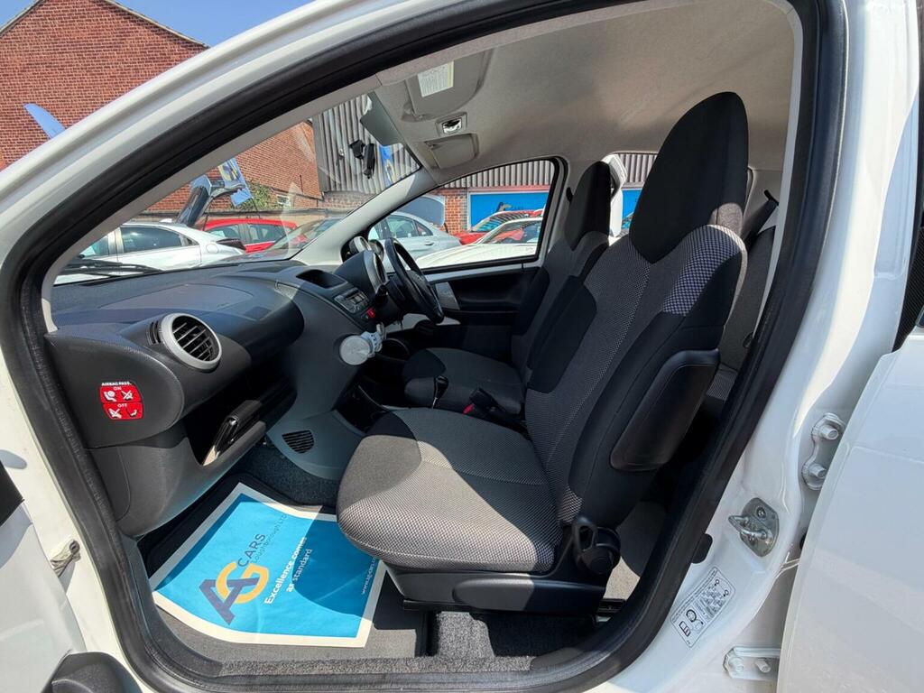 Toyota Aygo Fire Automatic White #33